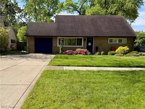 233 Baldwin Dr, Berea, OH 44017