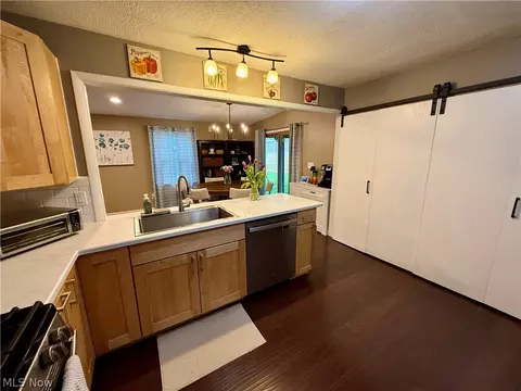 Kitchen - 233 Baldwin Dr, Berea, OH 44017 photo 2 of 3