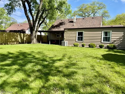 Exterior - 233 Baldwin Dr, Berea, OH 44017 photo 4 of 4