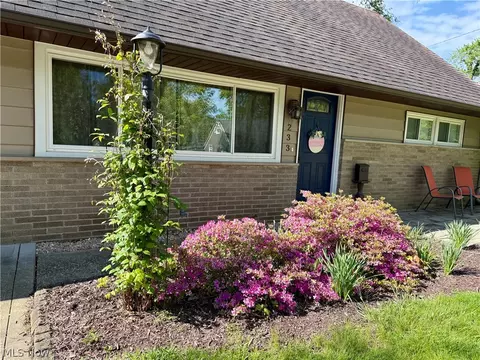 Exterior - 233 Baldwin Dr, Berea, OH 44017 photo 2 of 4