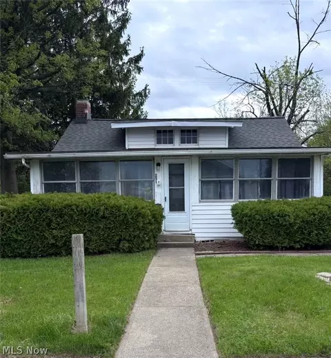 251 E 238th St, Euclid, OH 44123