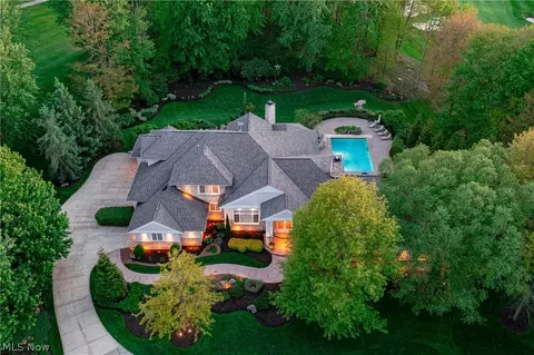 520 Bristol Dr, Aurora, OH 44202