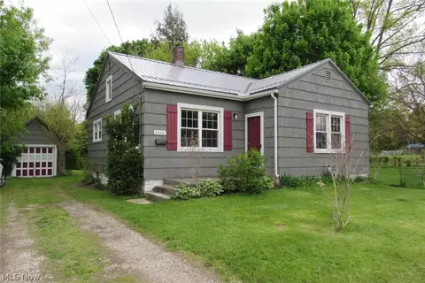 2042 W Prospect Rd, Ashtabula, OH 44004