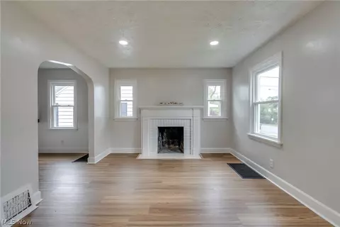 Living - 136 36th St NE, Canton, OH 44714 photo 2 of 4