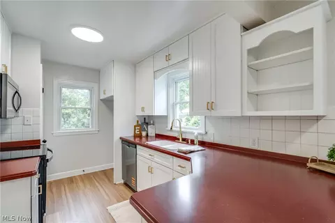 Kitchen - 136 36th St NE, Canton, OH 44714 photo 4 of 5