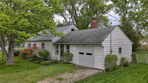 10071 Colfax Dr, Columbia Station, OH 44028