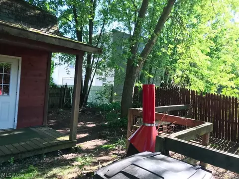 Exterior - 1706 Hampton Rd, Akron, OH 44305 photo 5 of 7