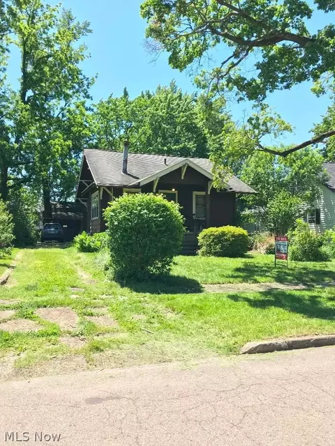Exterior - 1706 Hampton Rd, Akron, OH 44305 photo 1 of 7