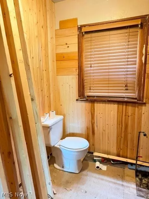 Bath - 1706 Hampton Rd, Akron, OH 44305 photo 1 of 2