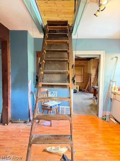 Entry Way - 1706 Hampton Rd, Akron, OH 44305 photo 6 of 9