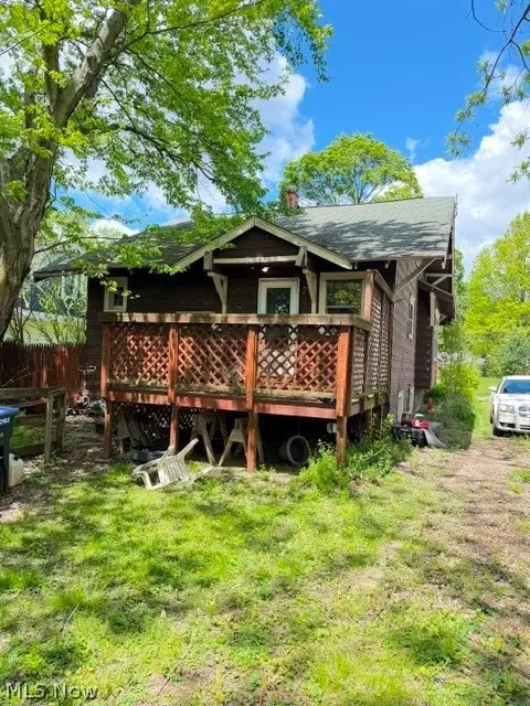 Exterior - 1706 Hampton Rd, Akron, OH 44305 photo 2 of 7