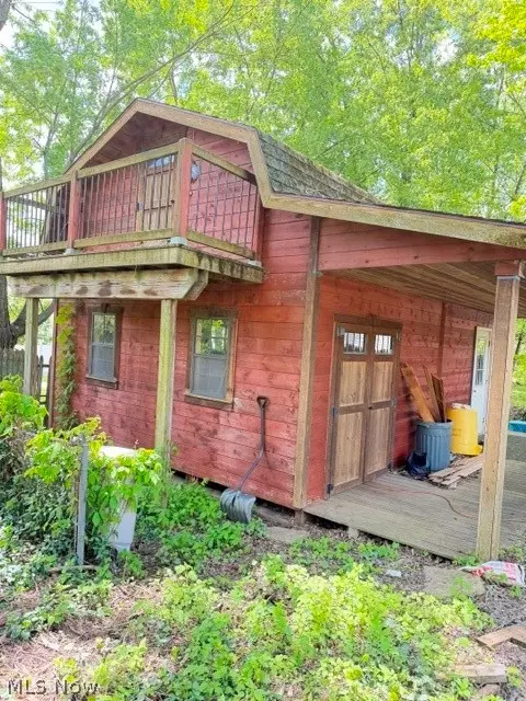Exterior - 1706 Hampton Rd, Akron, OH 44305 photo 4 of 7