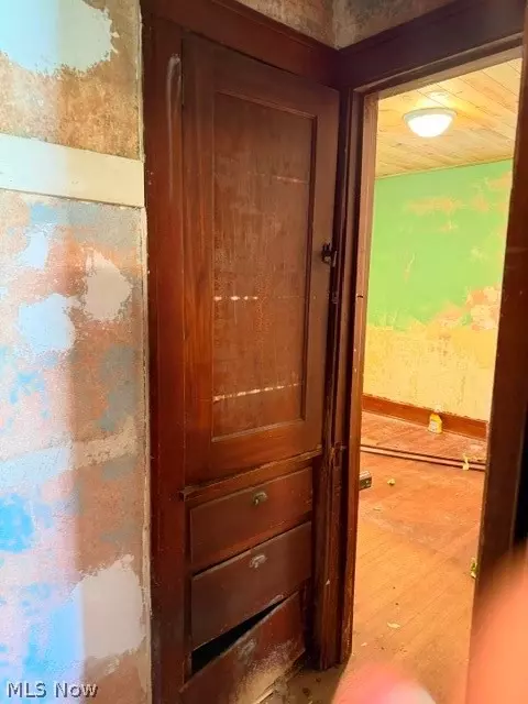 Entry Way - 1706 Hampton Rd, Akron, OH 44305 photo 5 of 9