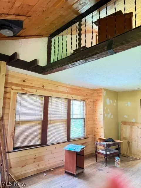 Entry Way - 1706 Hampton Rd, Akron, OH 44305 photo 1 of 9