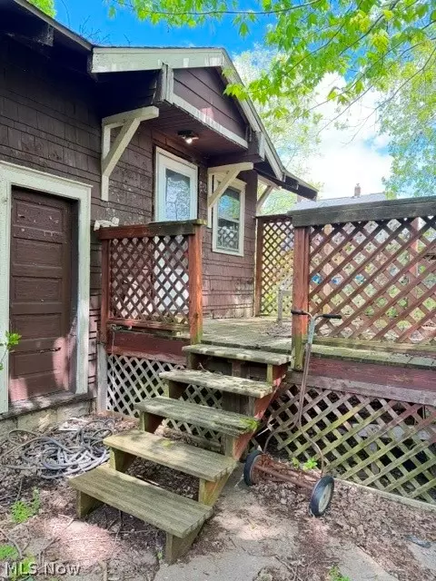 Exterior - 1706 Hampton Rd, Akron, OH 44305 photo 3 of 7