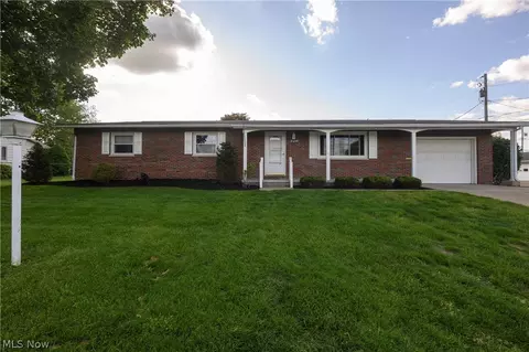 804 4th St SE, New Philadelphia, OH 44663