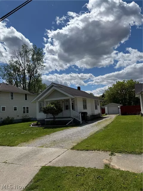 462 Larkin Ave, Akron, OH 44305