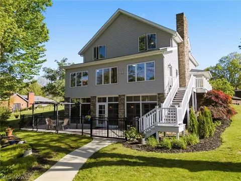 108 Spruce Dr NW, North Canton, OH 44720