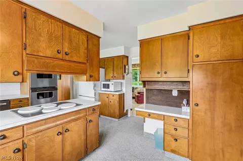 Kitchen - 3305 Trumbull Ave, Copley, OH 44321 photo 3 of 5