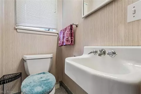 Bath - 3305 Trumbull Ave, Copley, OH 44321 photo 3 of 3