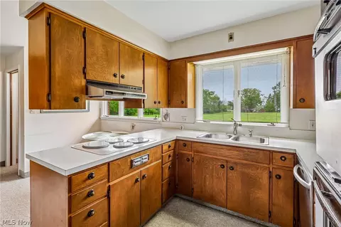Kitchen - 3305 Trumbull Ave, Copley, OH 44321 photo 2 of 5