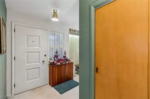 Entry Way - 3305 Trumbull Ave, Copley, OH 44321 photo 2 of 3