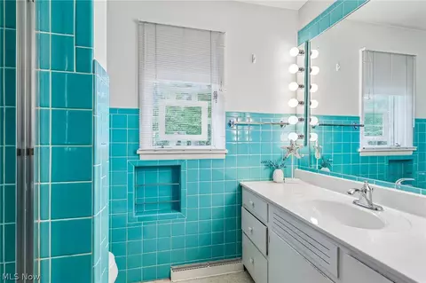 Bath - 3305 Trumbull Ave, Copley, OH 44321 photo 1 of 3