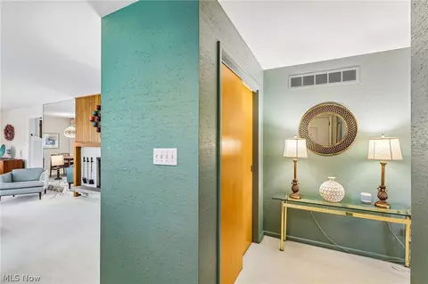 Entry Way - 3305 Trumbull Ave, Copley, OH 44321 photo 1 of 3