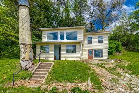 181 Portage Lakes Dr, Akron, OH 44319