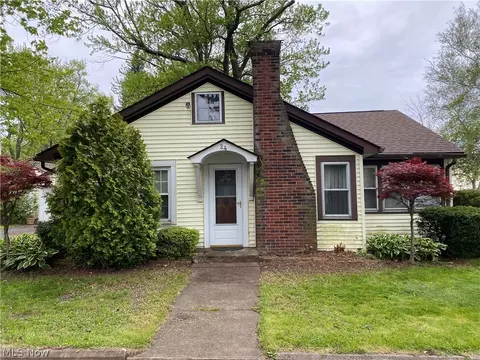 24 B Dr, Conneaut, OH 44030