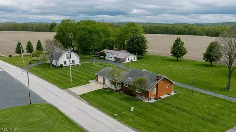 8010 Elson St SE, Waynesburg, OH 44688