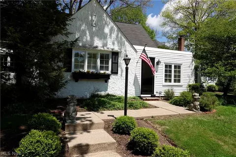 14661 Hillbrook Ln N #4, Chagrin Falls, OH 44022