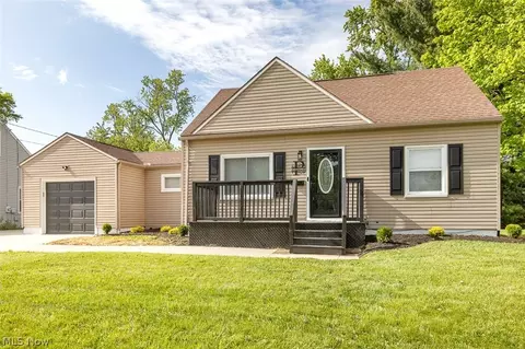 67 Pierce Ave, Cuyahoga Falls, OH 44221