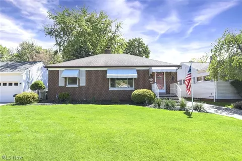 6483 Fernhurst Ave, Parma Heights, OH 44130