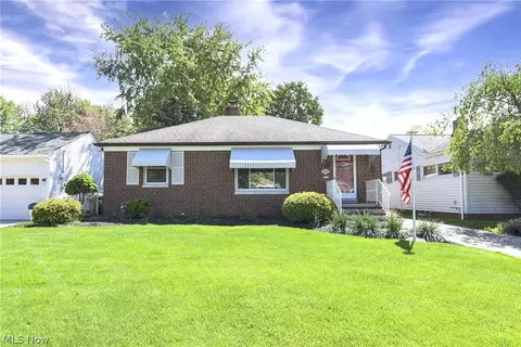 6483 Fernhurst Ave, Parma Heights, OH 44130
