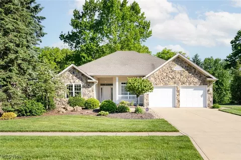 987 W Martin Ave, Amherst, OH 44001