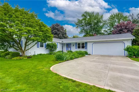 2420 Orchid St NW, North Canton, OH 44720