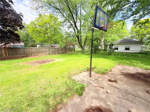 Exterior - 8803 Spring Valley Dr, Mentor, OH 44060 photo 9 of 13
