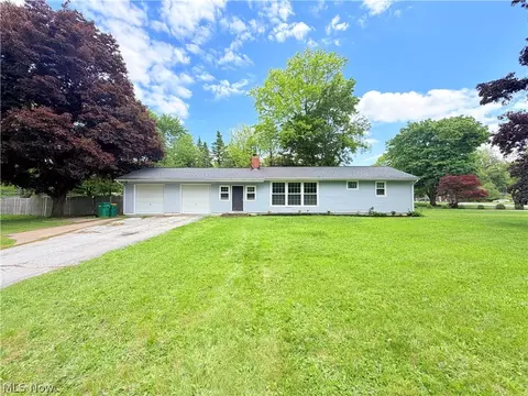 8803 Spring Valley Dr, Mentor, OH 44060