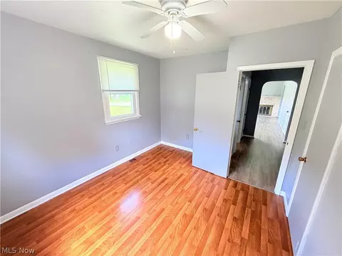 Bedroom - 8803 Spring Valley Dr, Mentor, OH 44060 photo 2 of 5