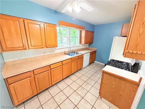 Kitchen - 8803 Spring Valley Dr, Mentor, OH 44060 photo 1 of 4