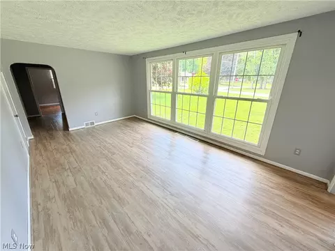 Living - 8803 Spring Valley Dr, Mentor, OH 44060 photo 2 of 6