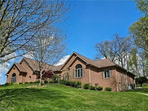 2363 Tabor Ridge Rd NE, New Philadelphia, OH 44663