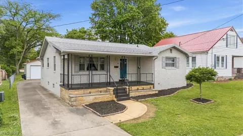 609 27th St, Vienna, WV 26105