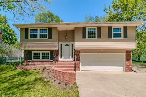 8550 Sharp Ln, Chesterland, OH 44026