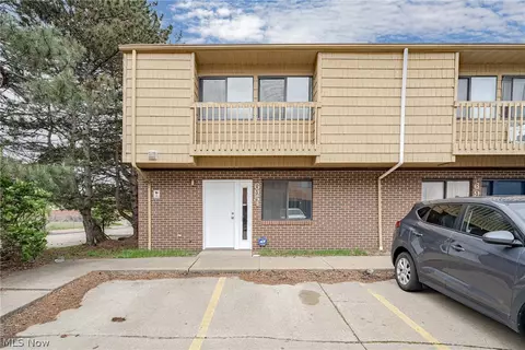 691 Carroll St, Akron, OH 44304