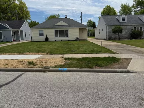 29516 Cresthaven Dr, Willowick, OH 44095