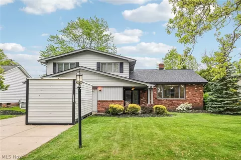 5420 Bluebell Dr, Lyndhurst, OH 44124
