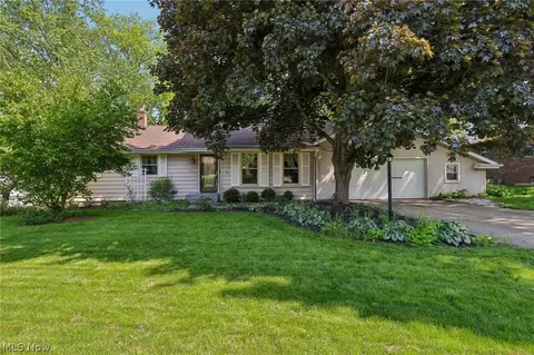 612 Forest Ridge Dr, Boardman, OH 44512