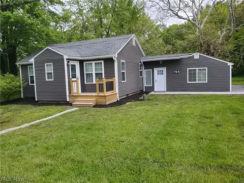 724 Briggs Rd, Leavittsburg, OH 44430